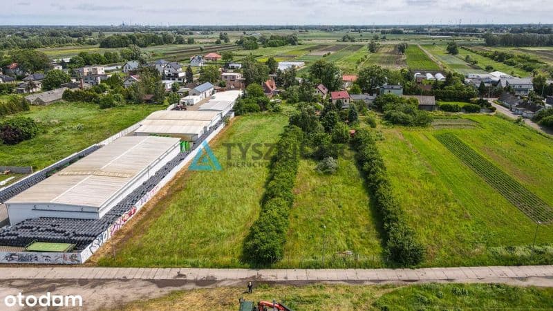 Ogrodzona działka z dojazdem i mediami