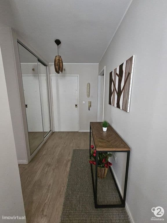 Apartamento T2 em São Mamede Infesta ( Monte dos Burgos )