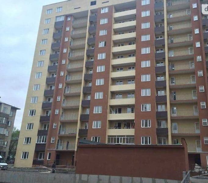 Продам помещение в полуцоколе -60 кв.м. под любой вид бизнеса- не фасад- ул.Заболотного