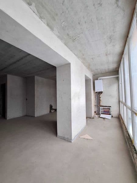 Продаю панорамну 4кімнатну квартиру на березі річки.Газифікована.110м2