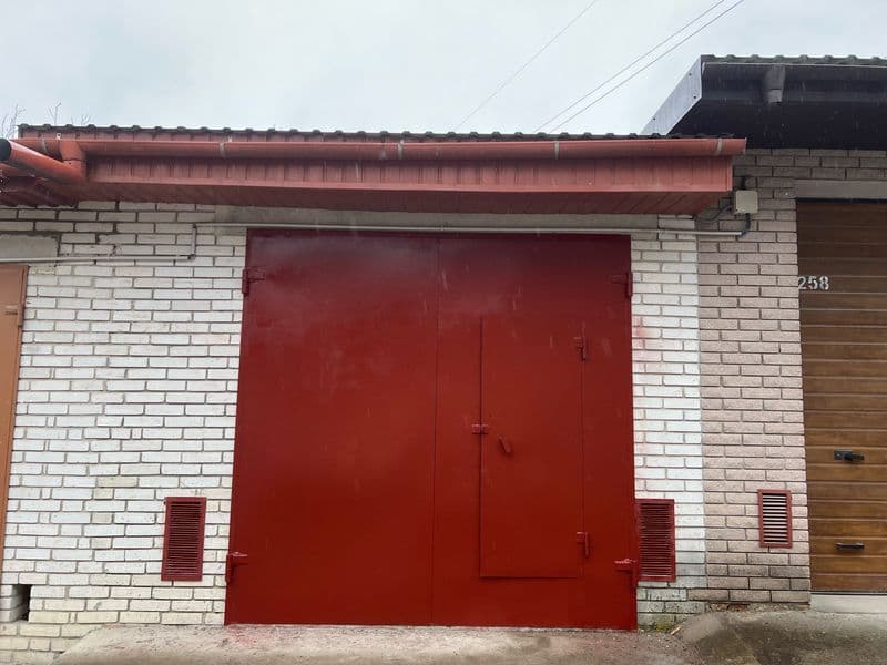 Гараж з ямою і підвалом, вул. Спортивна, біля Універсаму