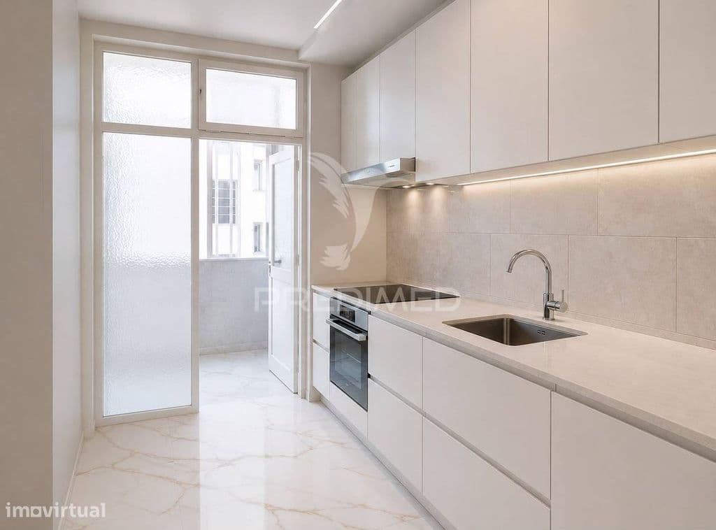 Apartamento T2 em Fase de Renovação no Centro do Funchal - Ilha da...