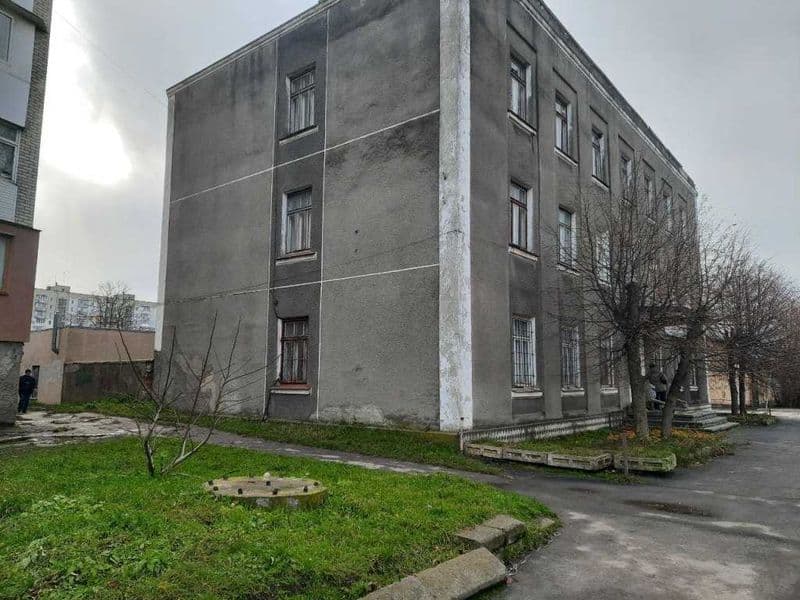 Будівля з гаражем 834.8 м2, 0.07 га Козятин, вул. Незалежності 28