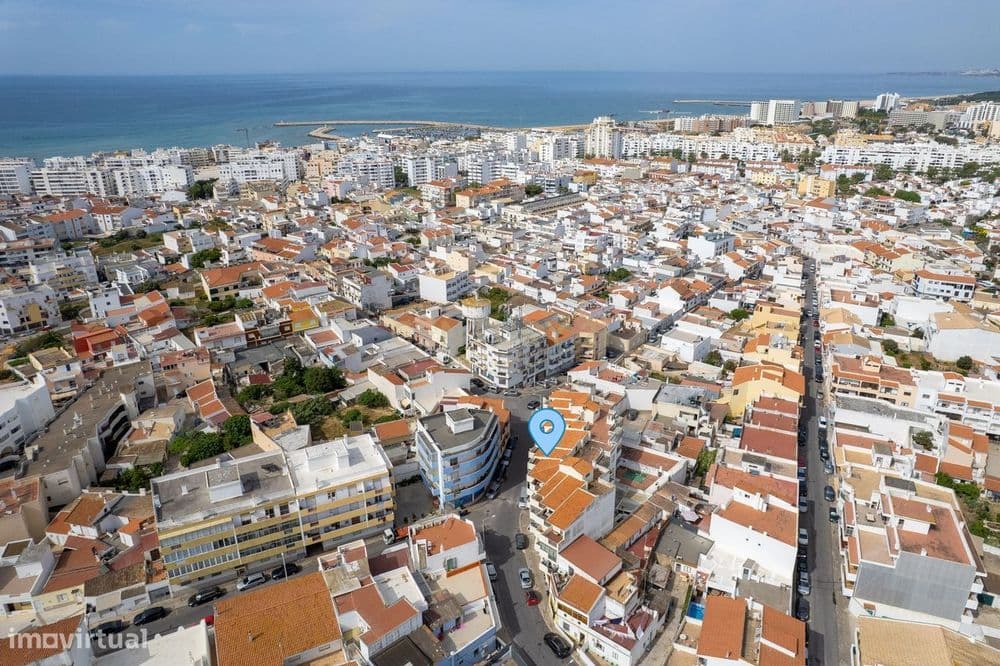 T3 em Quarteira com terraço amplo e lugar de garagem