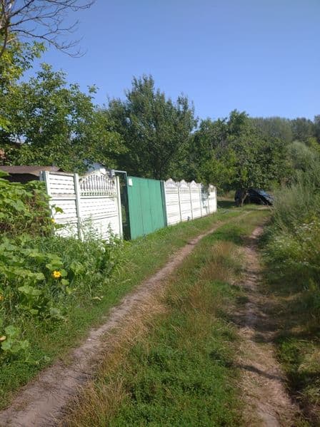 Продается часный дом.на берегу реки Сейм под жилой дом дачу г.Батурин.