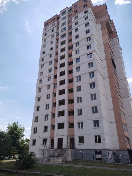 Продаж великогабаритної 4-х кімнатної квартири