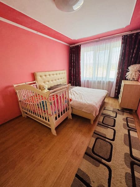 Продам трьох кімнатну з ремонтом у м.Новий Розділ.