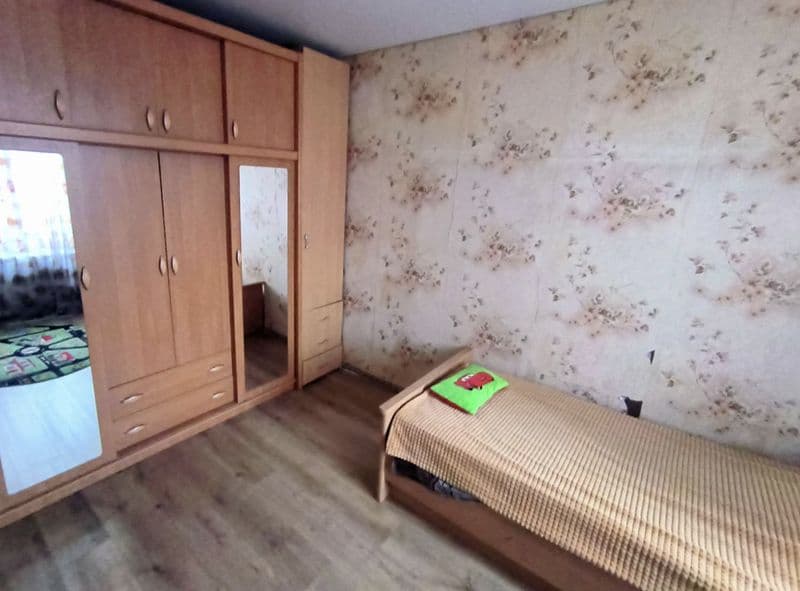 Продам 5 комнатную квартиру