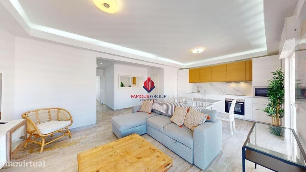 Elegante Apartamento T2 Totalmente Remodelado em Quarteira centro