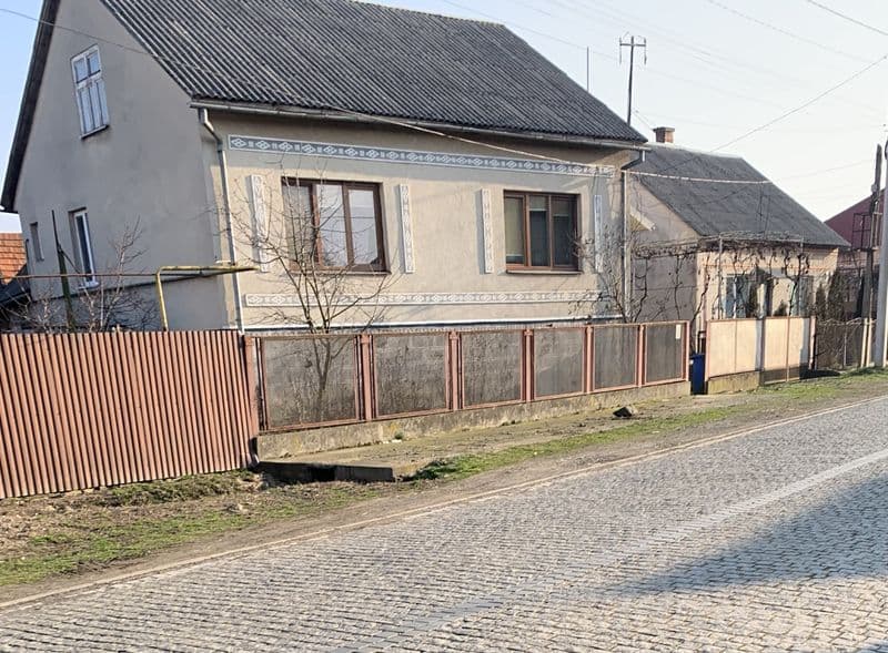 Продається 2 будинки в одному дворі - 10 соток землі