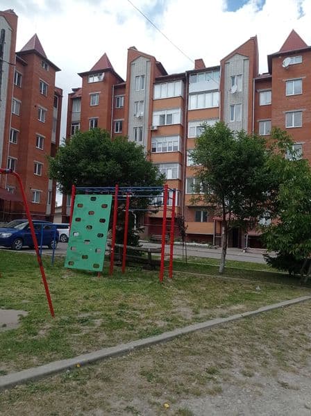 Чортків.3-ох кімнатна сира квартира