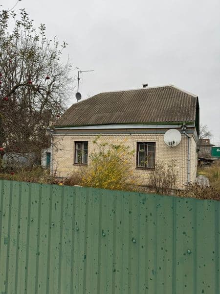 Продам будинок біля базару територія 9сотокнапроти будинку Київська 29