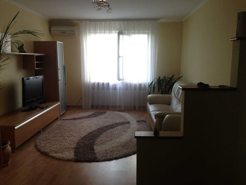 Продам квартиру в центрі міста.