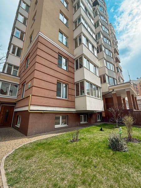 Комерція Буча великий цоколь ЖК "Паркова Оселя" поряд Бучанський Парк