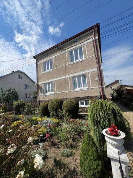 Продаж будинку у м. Самборі 10 соток | 2 поверхи + 2 гаражі