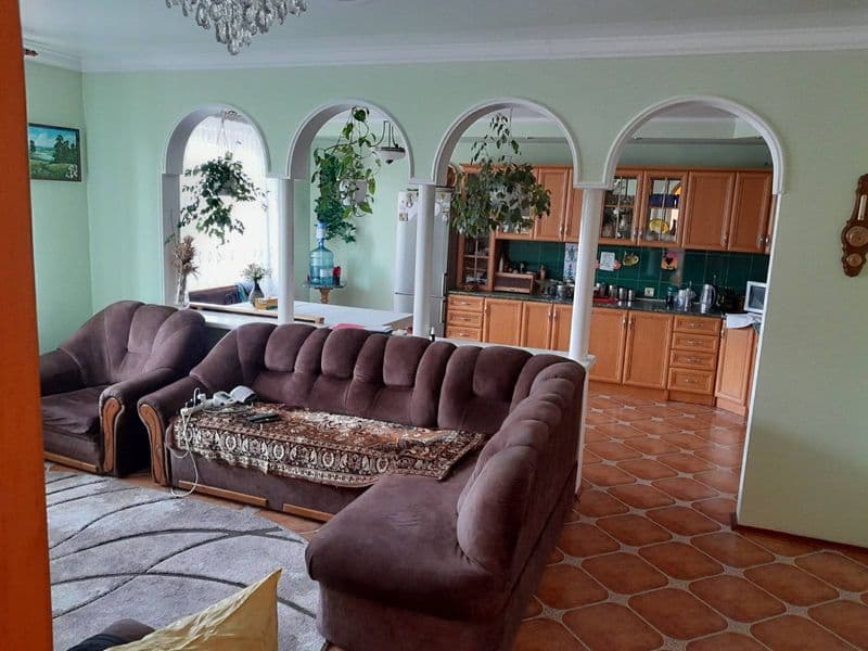 Продам двоповерховий будинок 200 кв.м. в місті Костопіль, по вул. Тараса Степчука, 2е (Заріччя асфальтований підїзд)