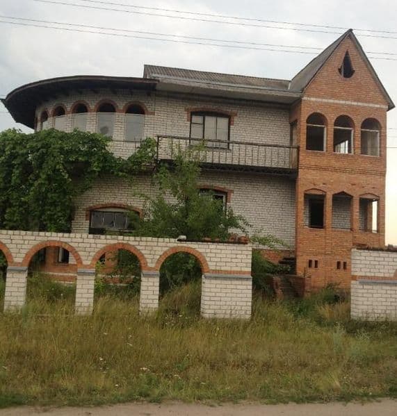 Недобудований будинок. Місто Лубни. Село Засулля. Полтавська область.
