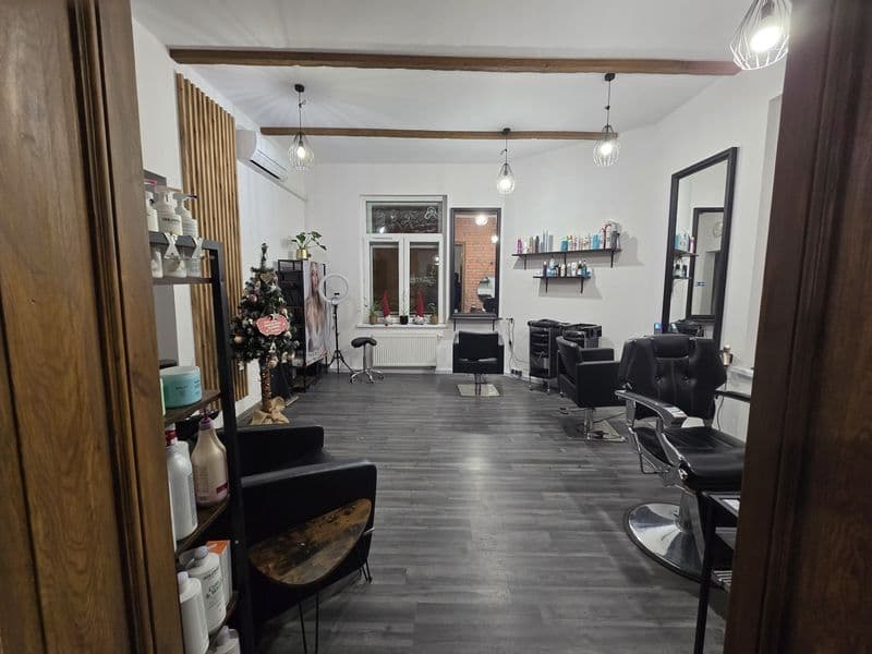 Odstąpie salon fryzjersko-kosmetyczny,  świetna lokalizacja