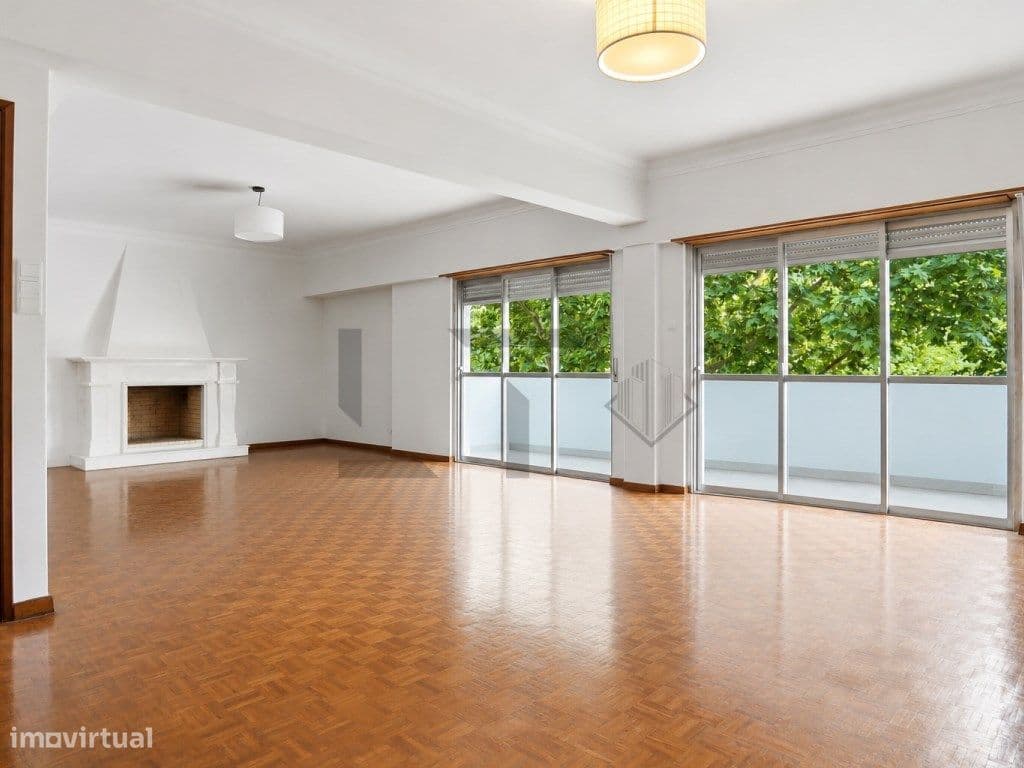 Esplêndido Apartamento T6 Totalmente Renovado com Garagem, para Arr...