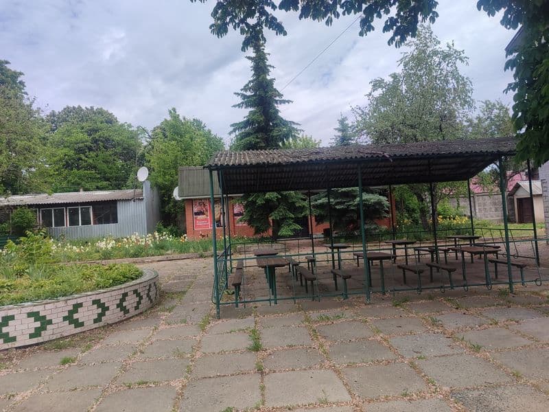 Продаж приміщення 
Двоповерхове приміщення з усіма комунікаціями, ремонтом, літні майданчик