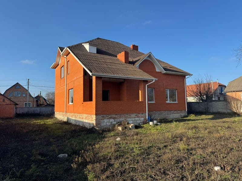 Будинок (центр міста, тихий спокійний район)