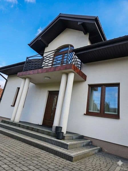 Dom przy zbiorniku na Wymysłówku – idealna lokalizacja dla rodziny