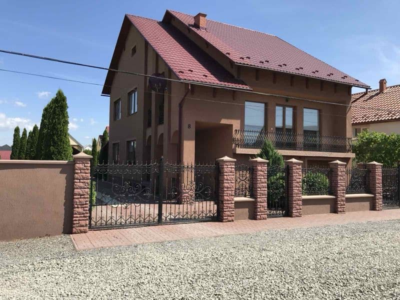 Будинок м.Виноградів Закарпатська обл . Вул. Квіткова 8