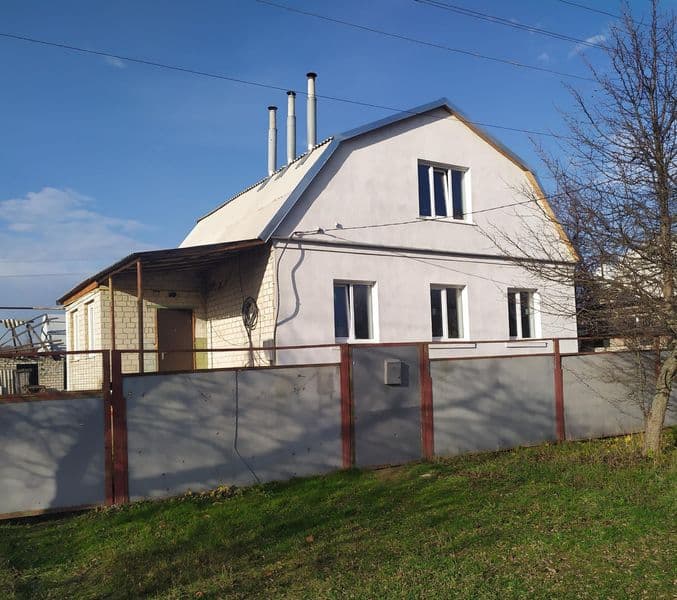 Продам 2-поверховий будинок 120 м² у м. Балаклія з ремонтом, можна одразу заїжджати і жити.