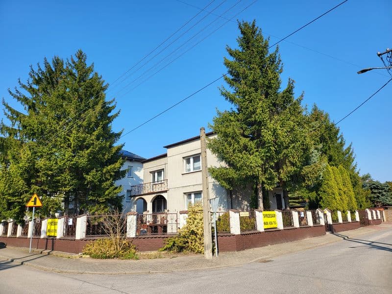 Dom piętrowy w Brzezinach województwo Łódzkie