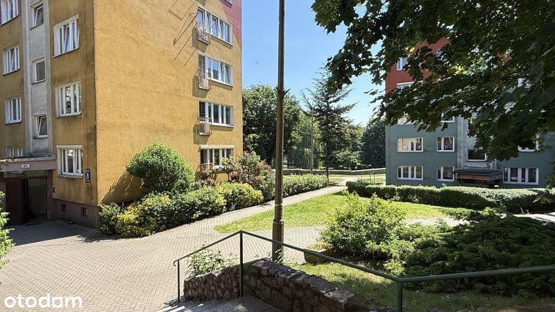 Ładna słoneczna kawalerka w centrum, osobna kuchnia, przedp., łazienka