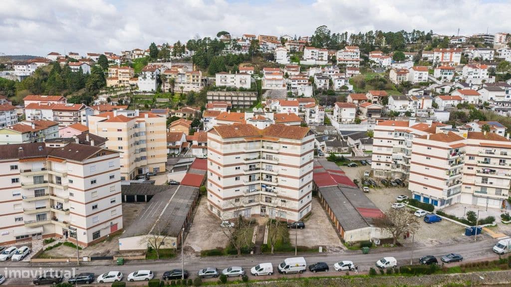 Venda | Apartamento T3 com Sótão e Garagem no Bairro de Santa Apolónia