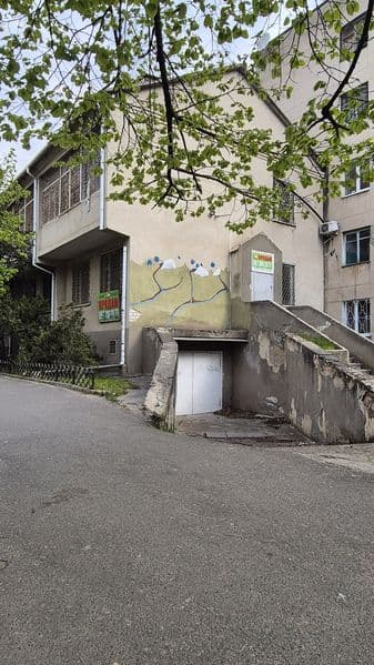 Под малоквартирный дом, 240м², 3 этажа, 2 входа, Черноморсква входа, паркинг