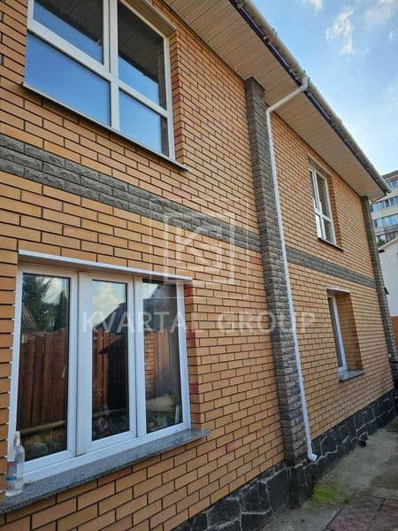 Продам частину будинку з ремонтом  в с. Коцюбинське.