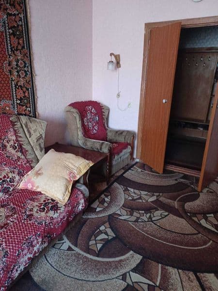 продам 3 кімнатну  квартиру  біля торговельного центру