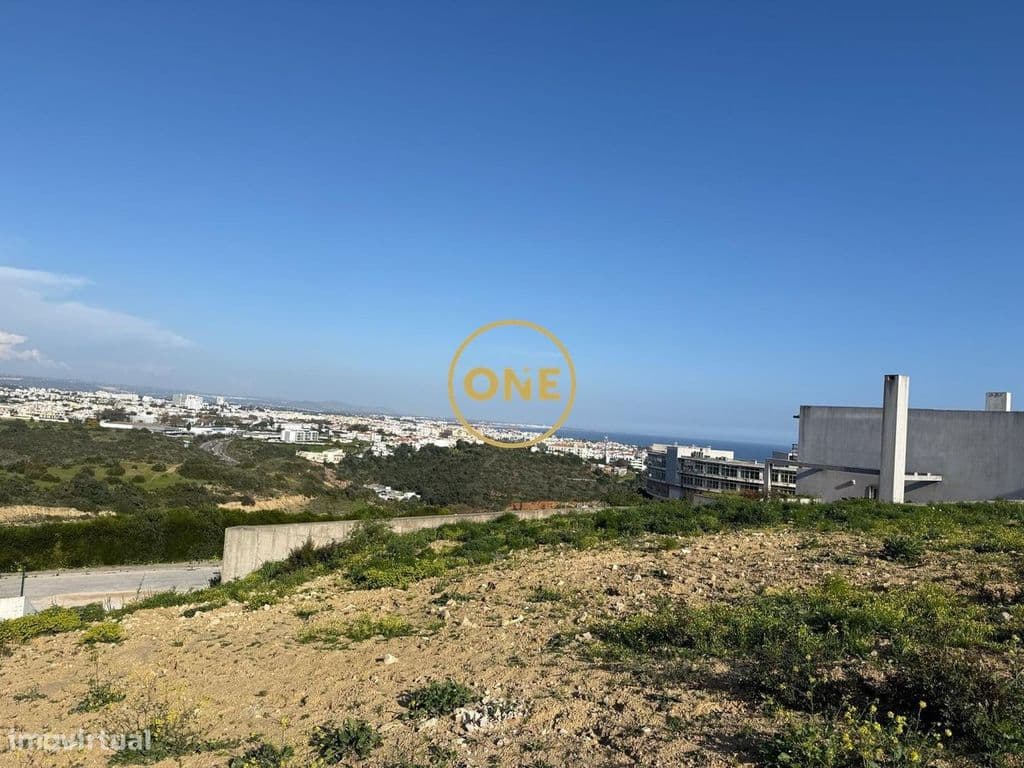 Terreno Urbano com Vista Mar | 634 m2 | Para Moradia com Piscina – Alb