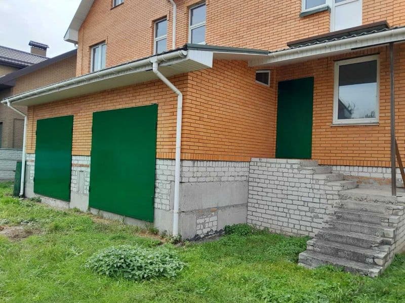 Продаж половини таунхаузу в нагірній частині міста