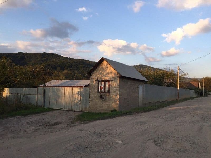 Продається бізнес, мінеральна вода на ділянці, комерційна нерухомість
