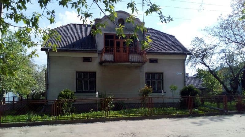 Продам будинок з земельною ділянкою