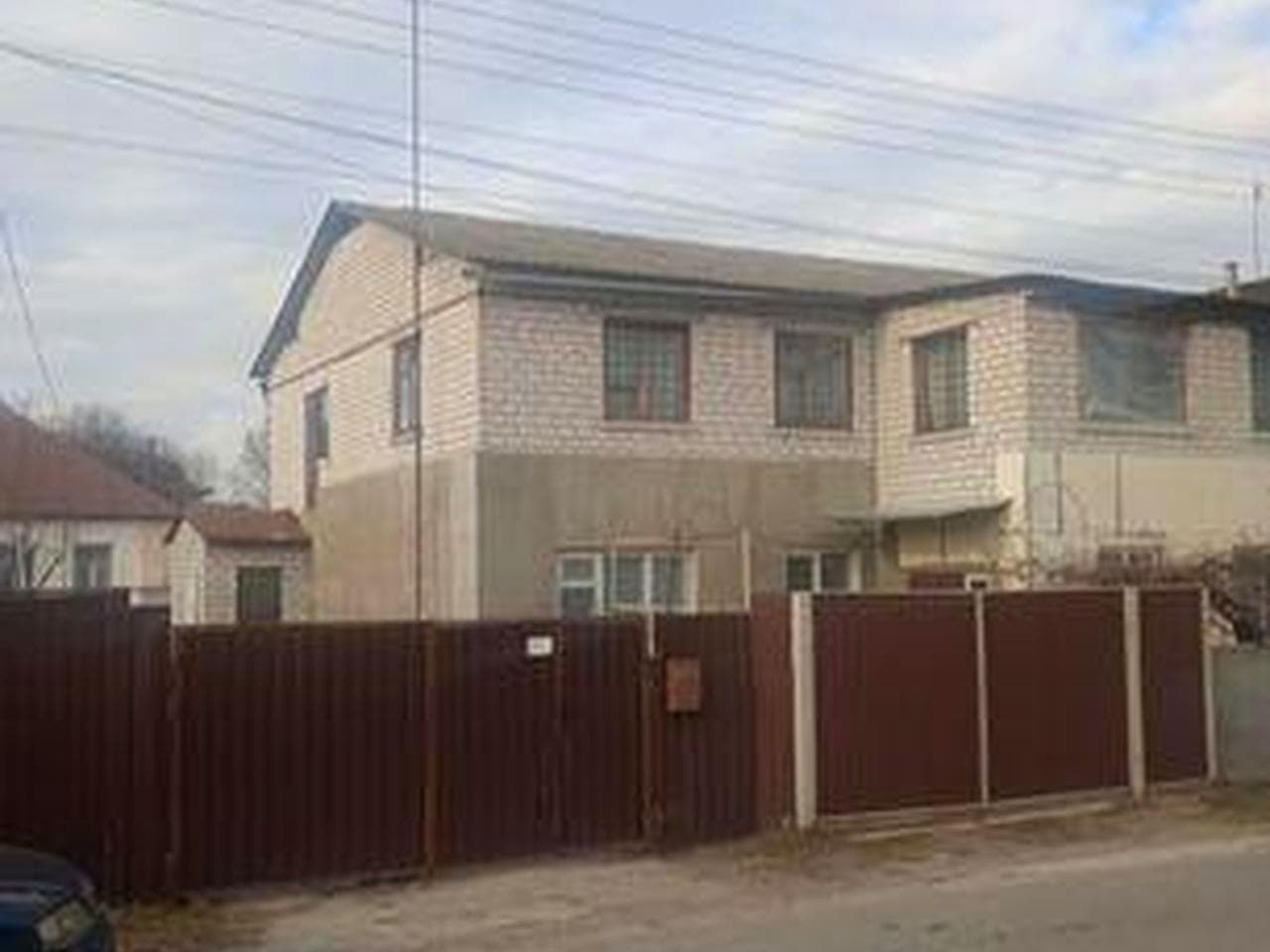 Продам будинок (2 поверхи)