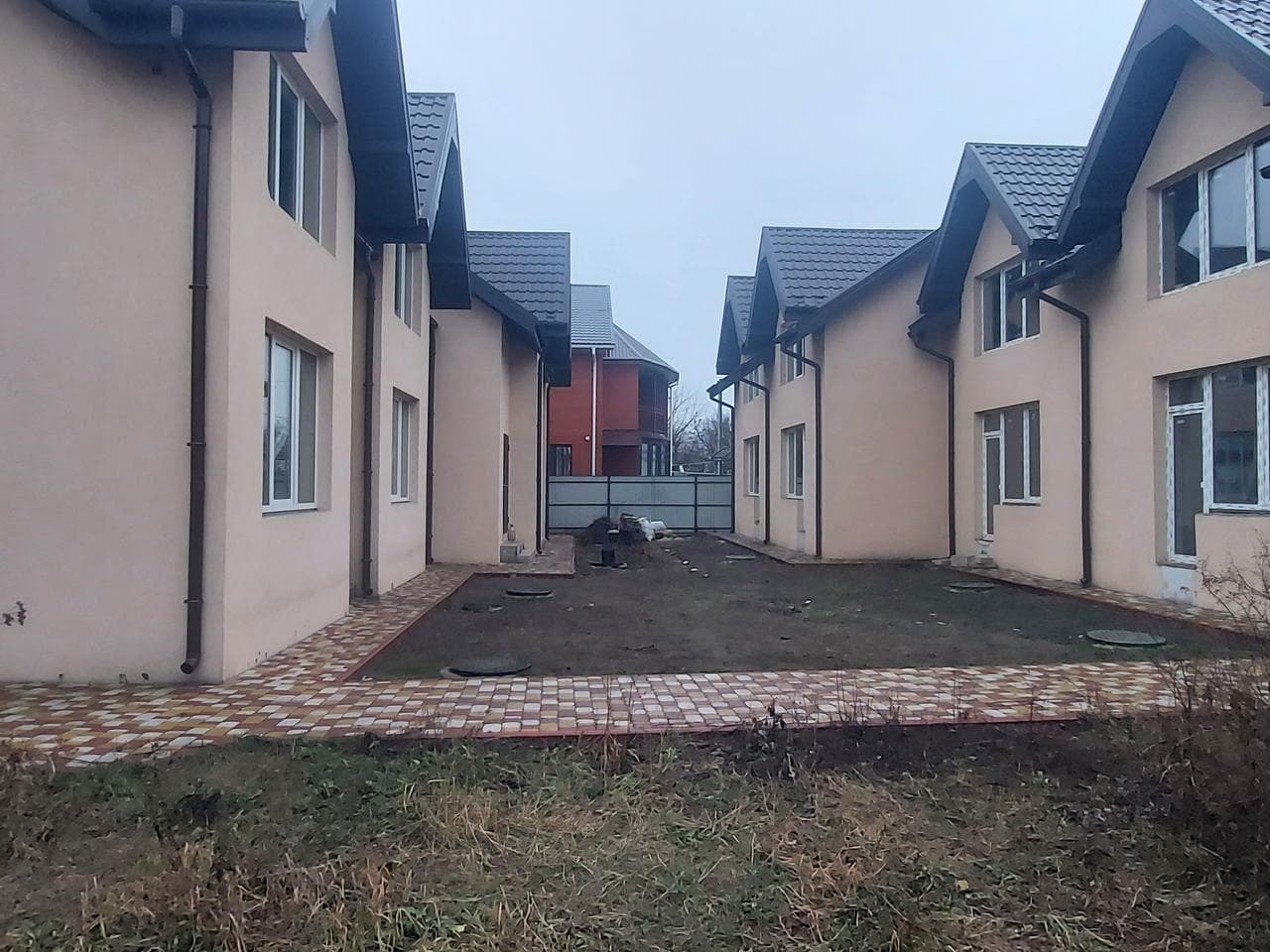 Польова вул., 8