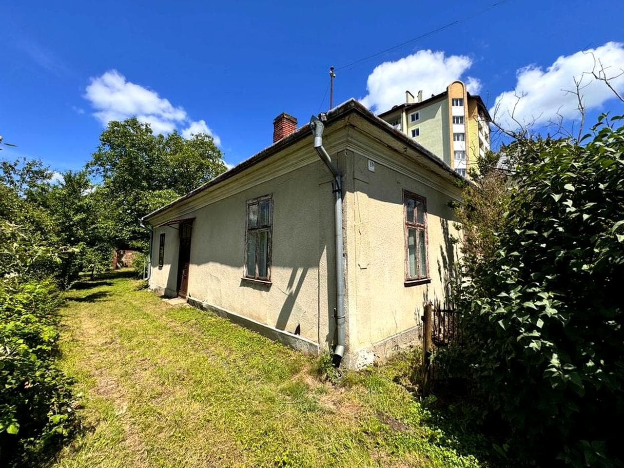 Добра ціна на будинок в м.Стрий з земельною ділянкою 8.5 сот.
