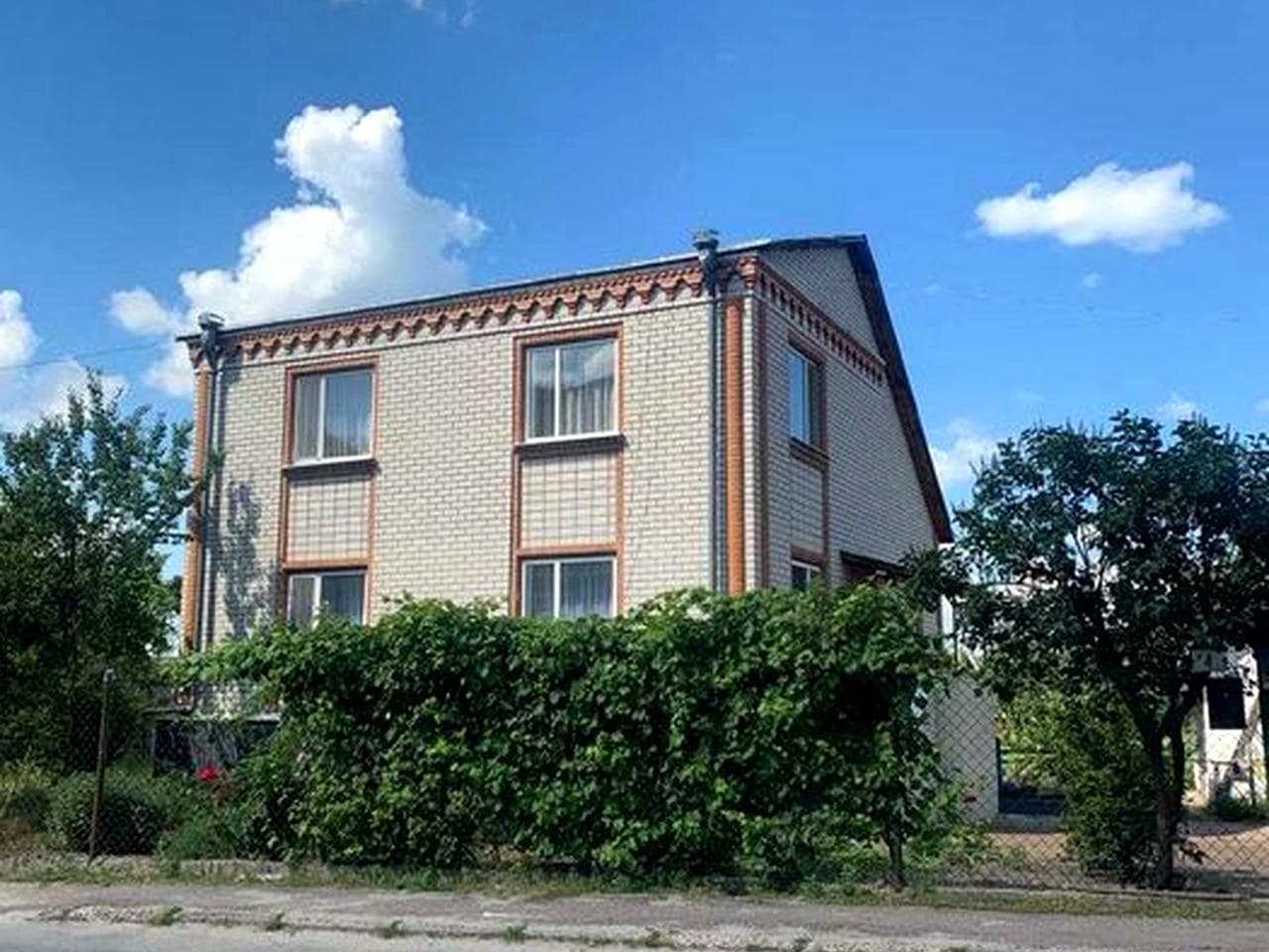 Продам будинок двоповерховий з цокольним поверхом