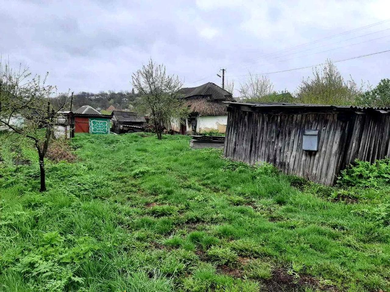 Будинок із землею