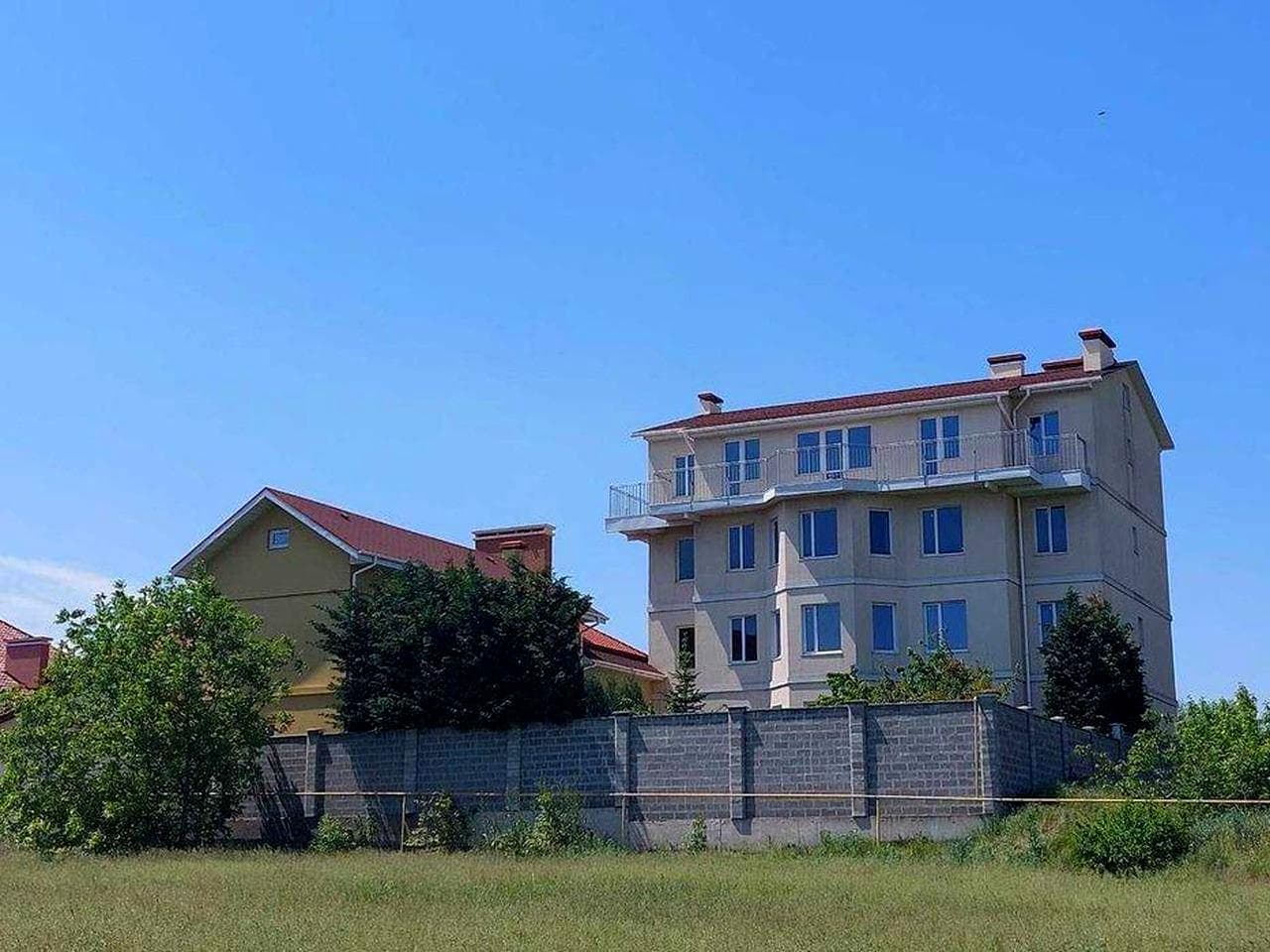Капітальний малоквартирний будинок клубного типу у Совіньоні. 1S75