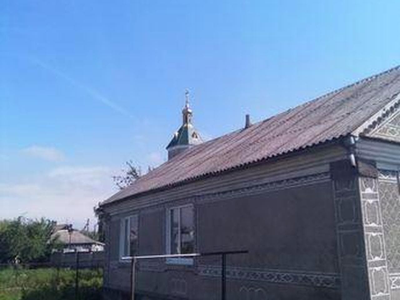 Дом .  + Земля 10соток . На центральном  рынке . Можно и под бизнес