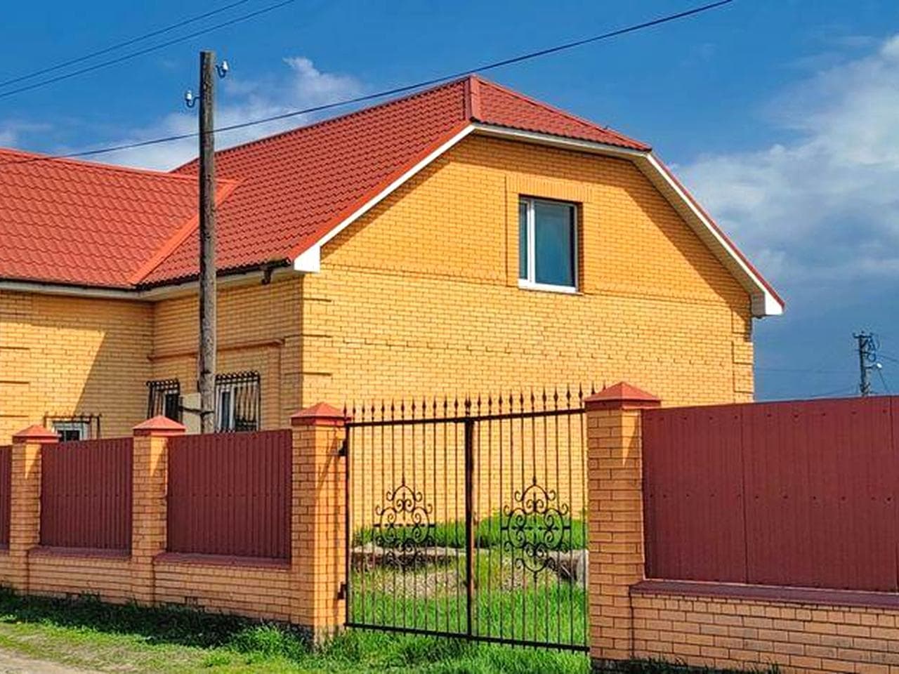 Продается дом на 2 входа двухетажный