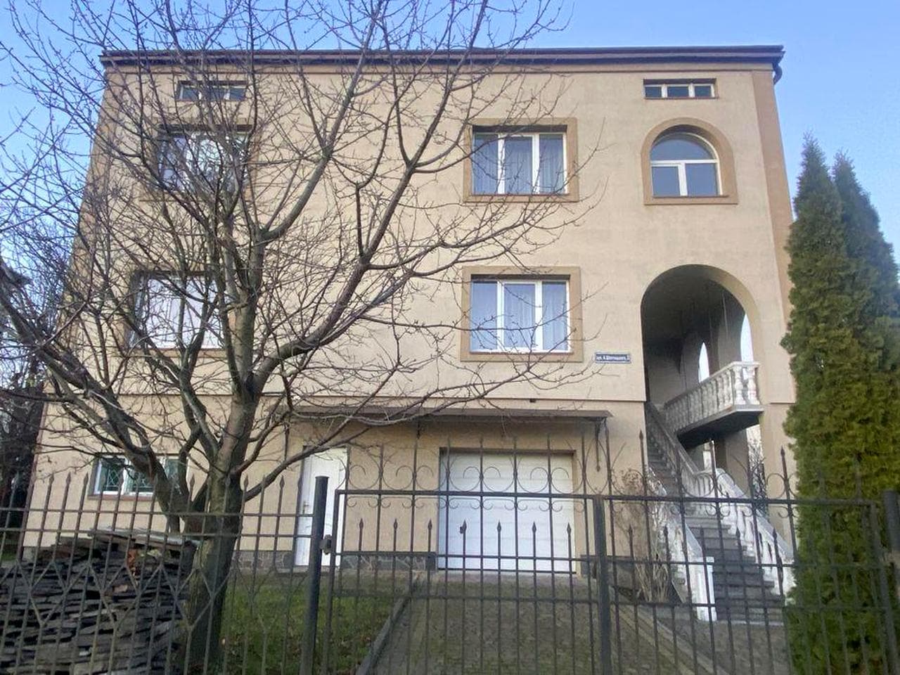 Будинок 400 м кв м Жовква, продаж/довготривала оренда!