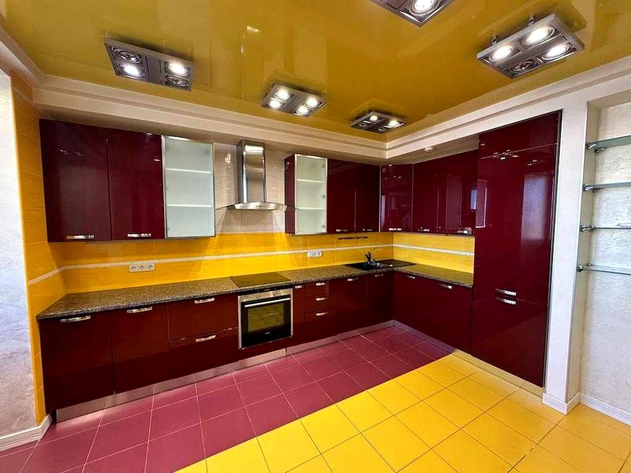 Продаж найбільшої квартири 213 м² у ЖК Корона, вул. Срібнокільська 1 ЖК Корона