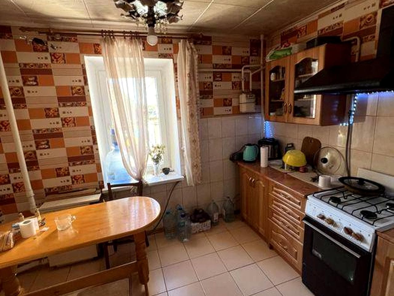 Продам 4-х кімнатну квартиру.