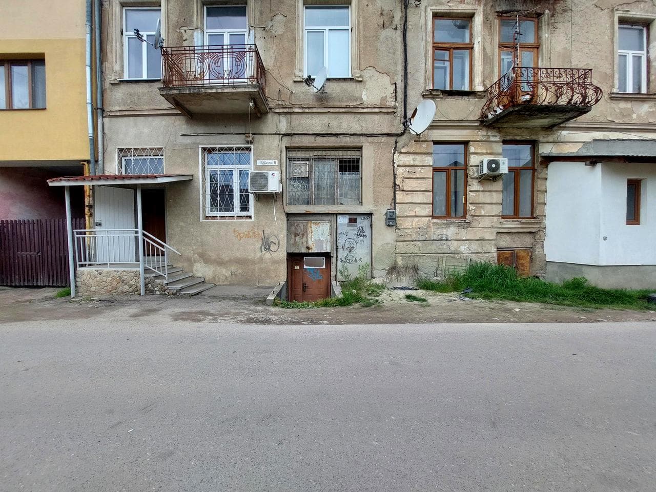 Підвалля, 5